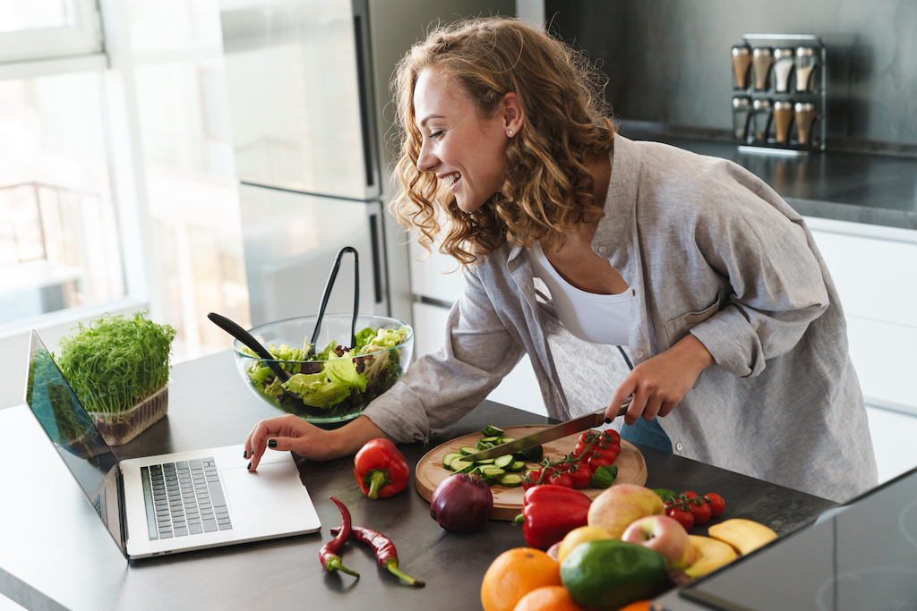 6 astuces pour manger un repas sain quand on n'a pas le temps de cuisiner :  Femme Actuelle Le MAG