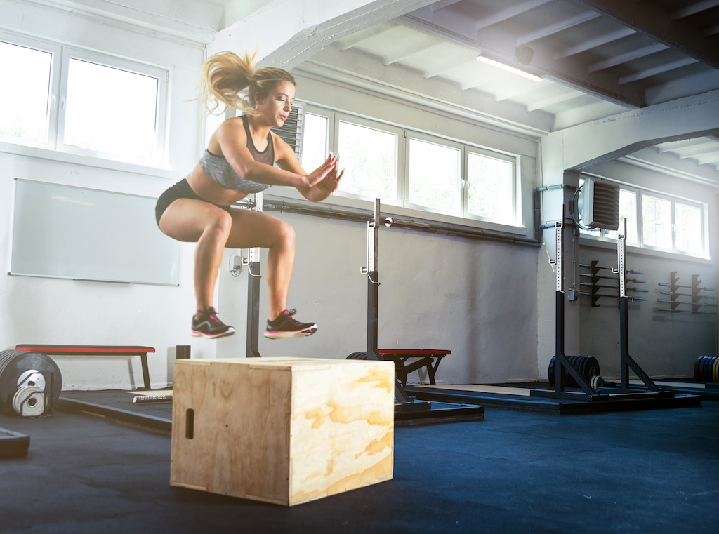 L’attribut alt de cette image est vide, son nom de fichier est Testez-le-Crossfit-un-entraînement-de-cross-training-tendance.jpeg.